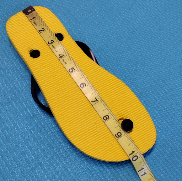 Havaianas Womens Flip Flops Sandals Tongs - Minions - Yellow Size 9 /10 W - Picture 5 of 6